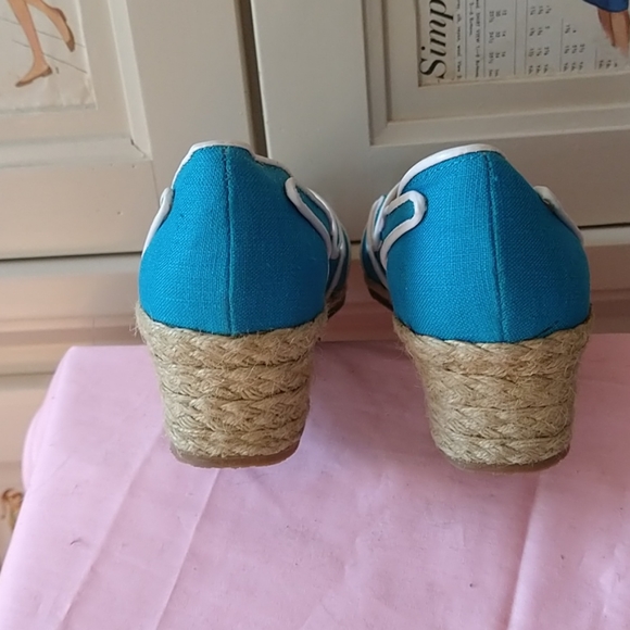 Beacon Reflections aqua blue and white shoes Sz 6. - Picture 3 of 5